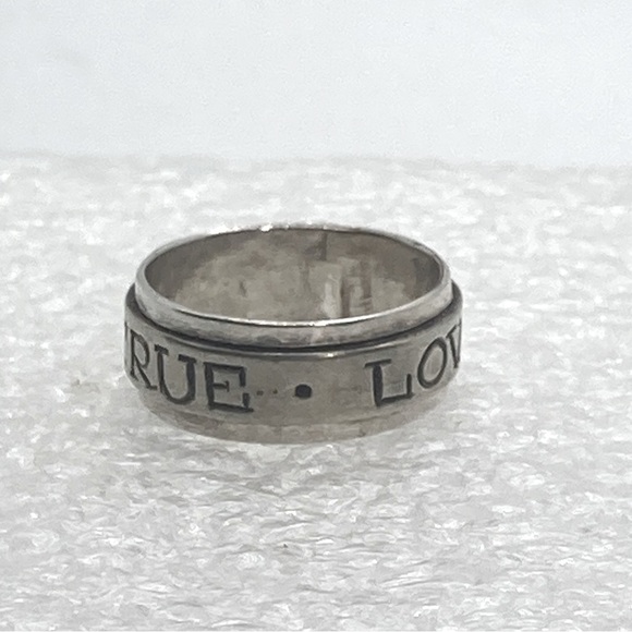 Vtg Sterling Silver ‘ True Love Waits ‘ Rustic Style Engraved Band Sz 7 - Picture 2 of 7